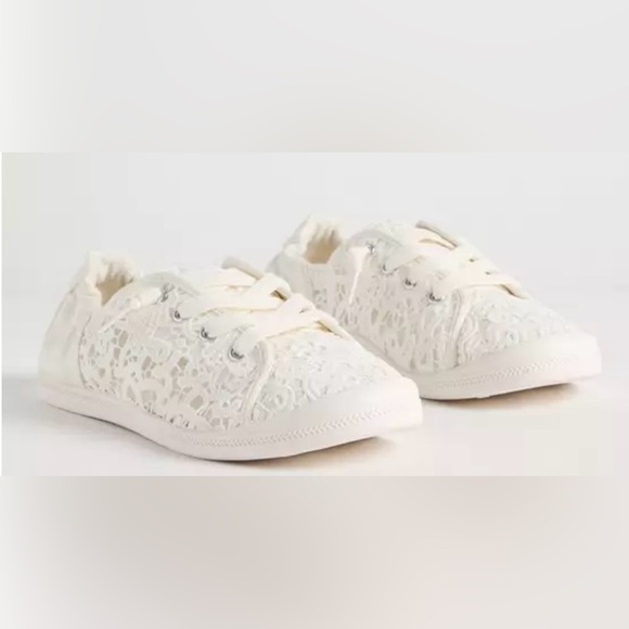Torrid Cream Lace Sneakers NWT 6.5 WW - Picture 1 of 6